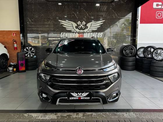 FIAT TORO 2.0 16V TURBO DIESEL VOLCANO 4WD AT9 FIAT TORO 2.0 16V TURBO DIESEL VOLCANO 4WD AT9